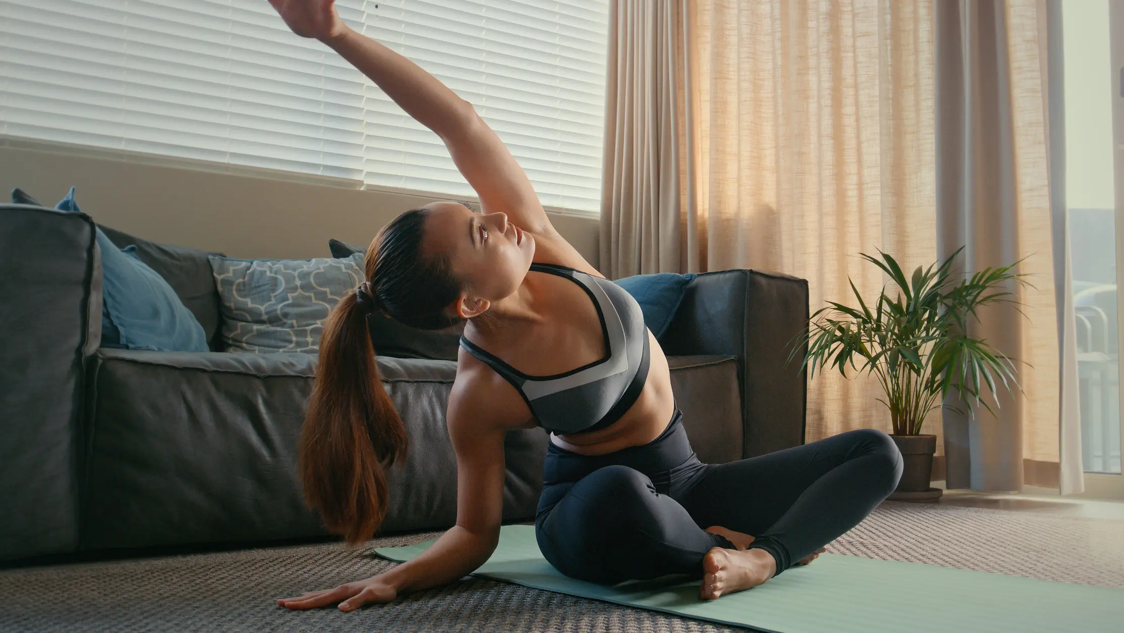 Women yoga on Fitsse